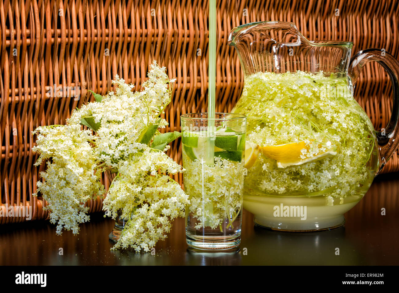 Elder Limonade - gesunder und erfrischender Sommer trinken Stockfoto