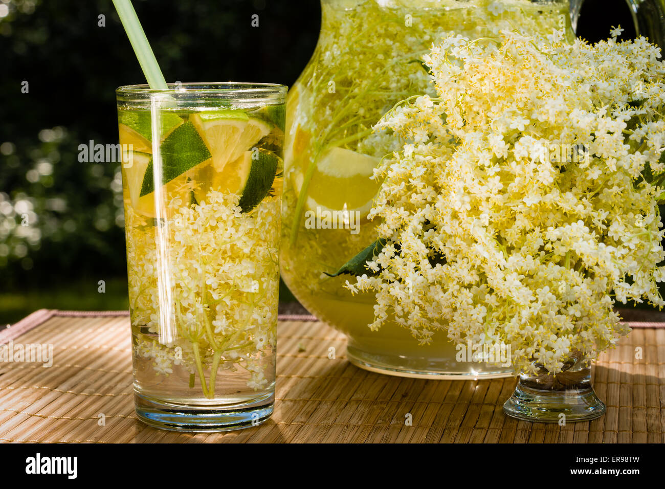 Elder Limonade - gesunder und erfrischender Sommer trinken Stockfoto