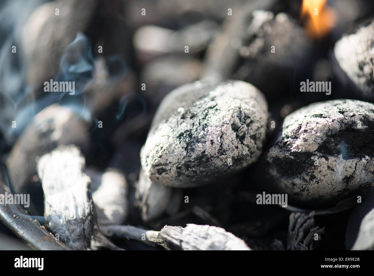 Barbeque-Grill, Rauch, Flammen Stockfoto