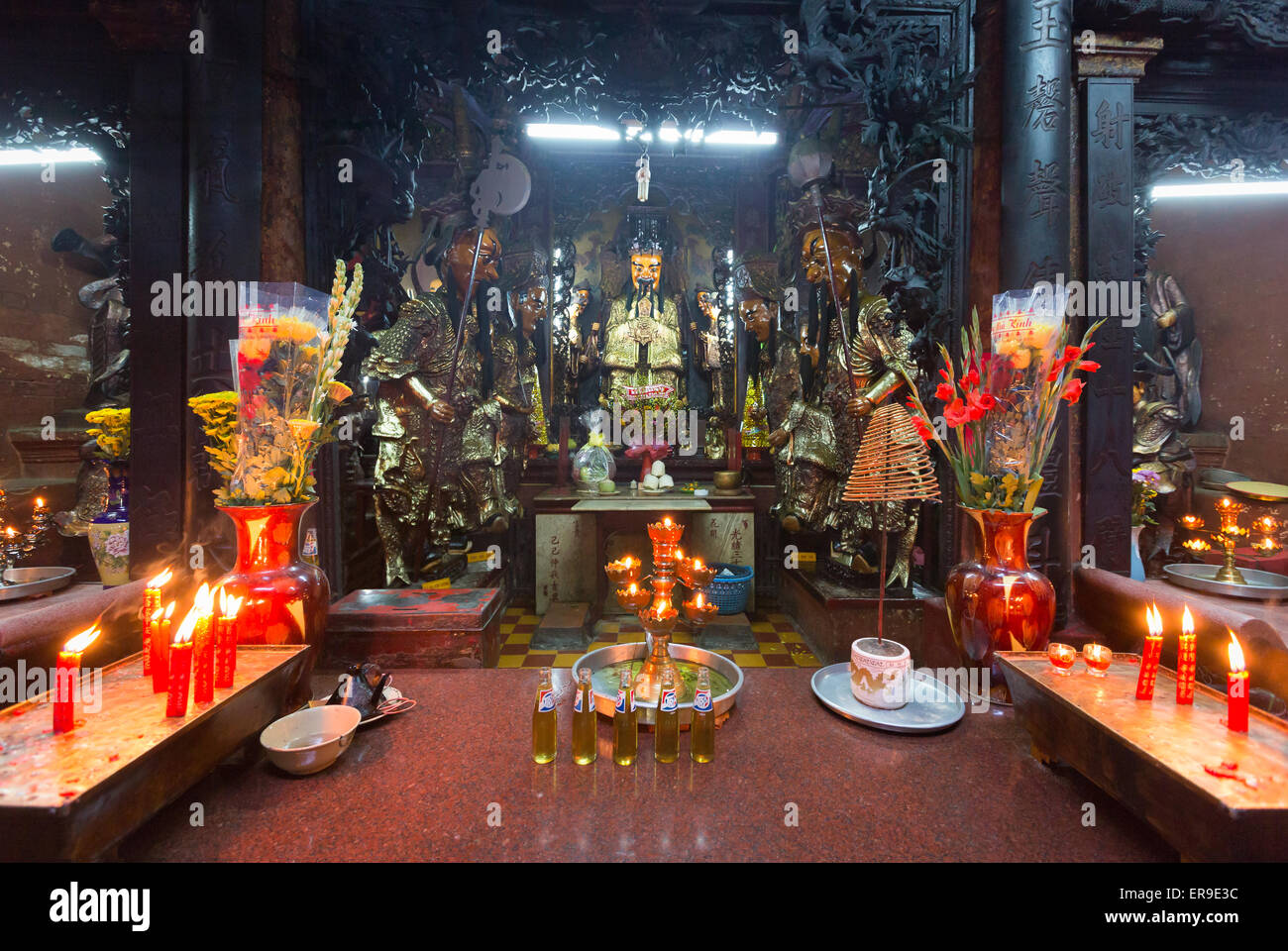 SAIGON (HO-CHI-MINH-Stadt), VIETNAM - Januar 2014: Opfergabe in Jade-Pagode bei Lunar New Year Stockfoto