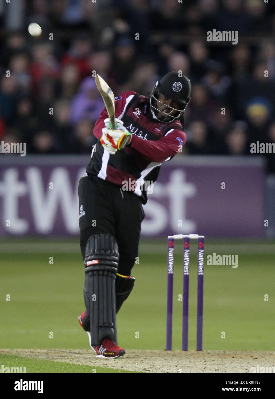 Chelmsford, Essex, England. 29. Mai 2015. Chris Gayle in Aktion für Somerset zu zucken. NatWest T20 Blast. Essex Adler vs. Somerset CCC. Bildnachweis: Aktion Plus Sport/Alamy Live-Nachrichten Stockfoto