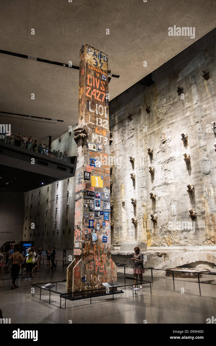 Letzte Spalte von Groud Zero vor der Gülle Wand, National September 11 Memorial & Museum, New York, New York USA Stockfoto