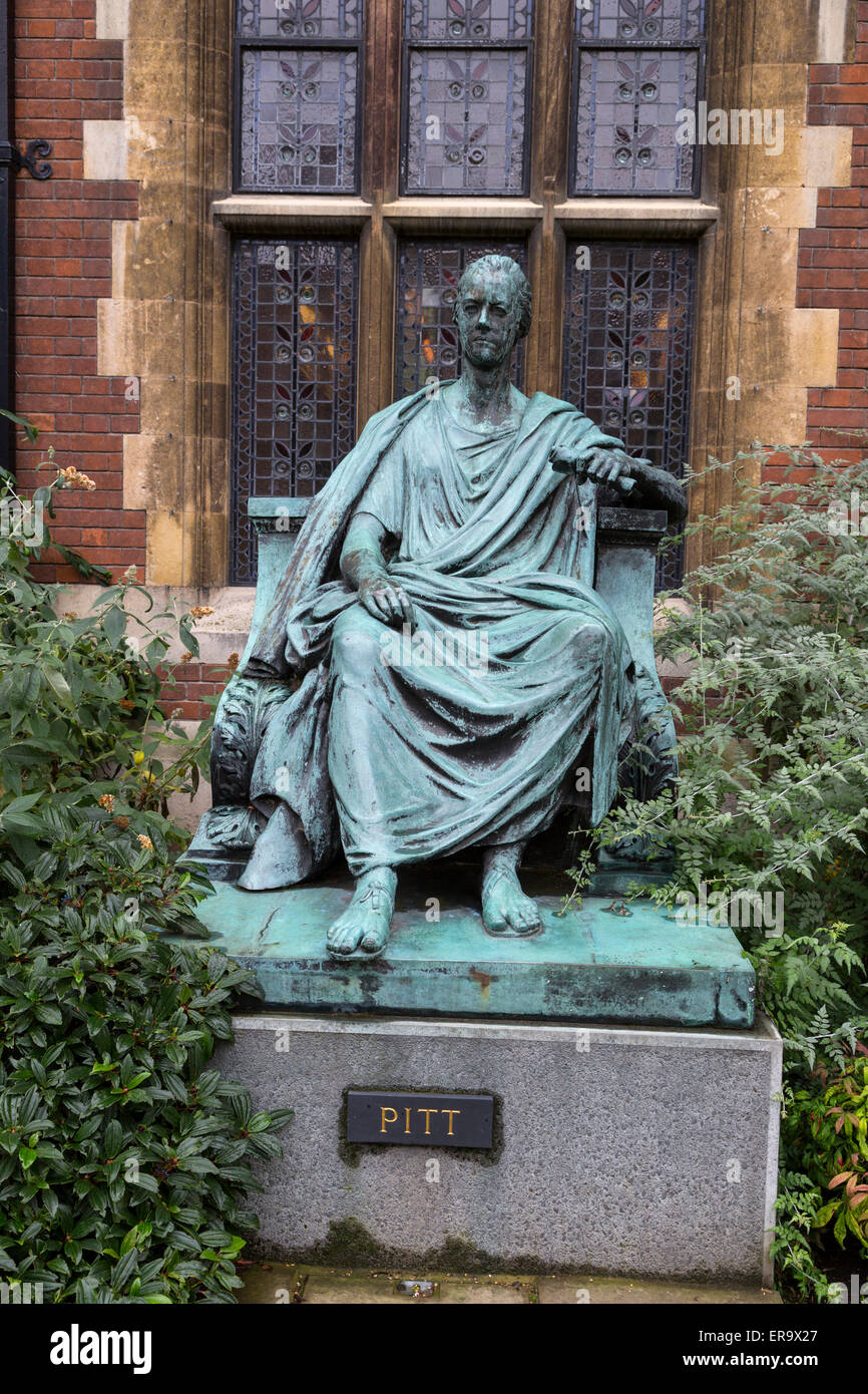 Großbritannien, England, Cambridge.  Pembroke College.  Statue von William Pitt der jüngere. Stockfoto