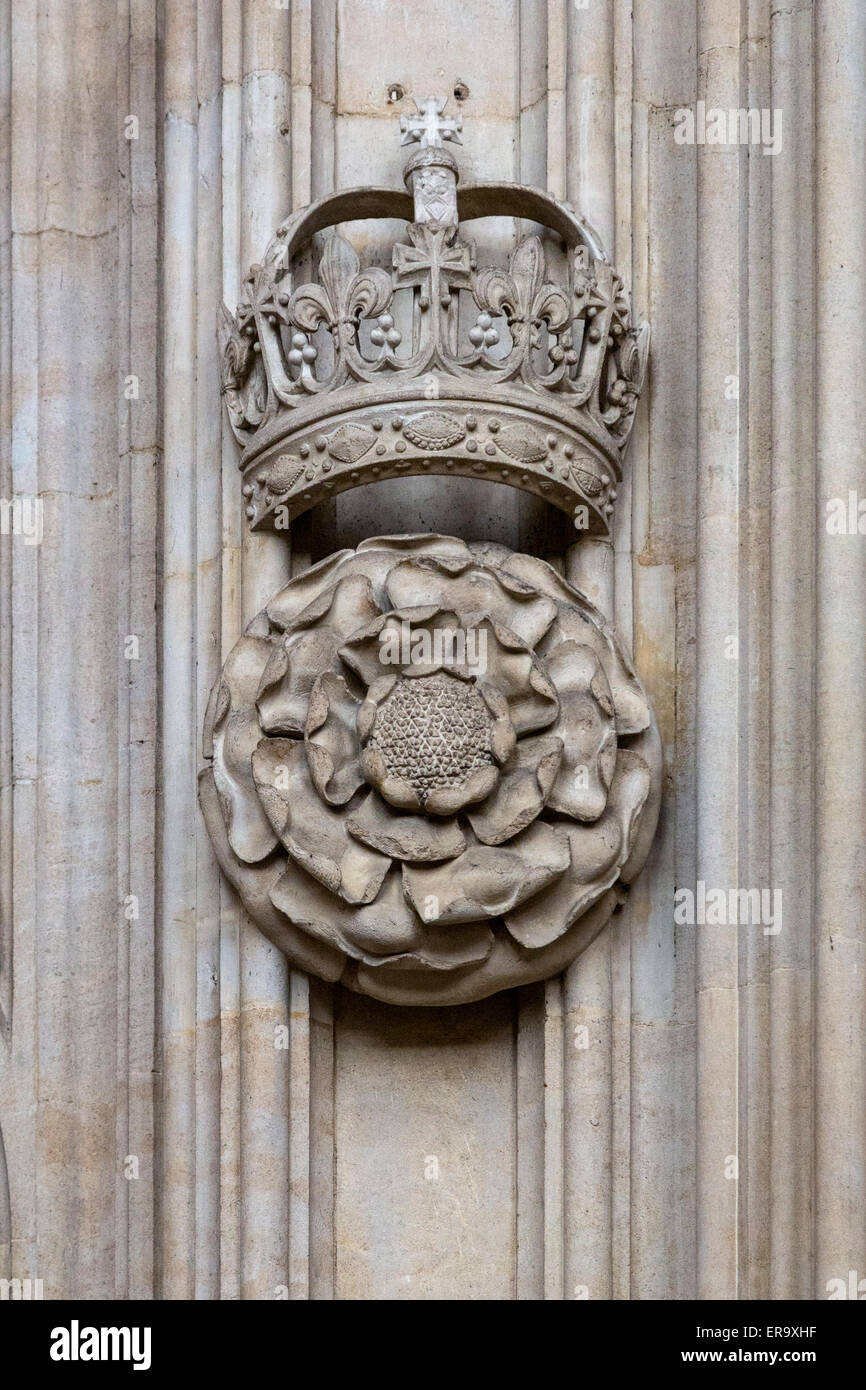 Großbritannien, England, Cambridge.  Kings College Kapelle, Tudor Rose &amp; Crown. Stockfoto