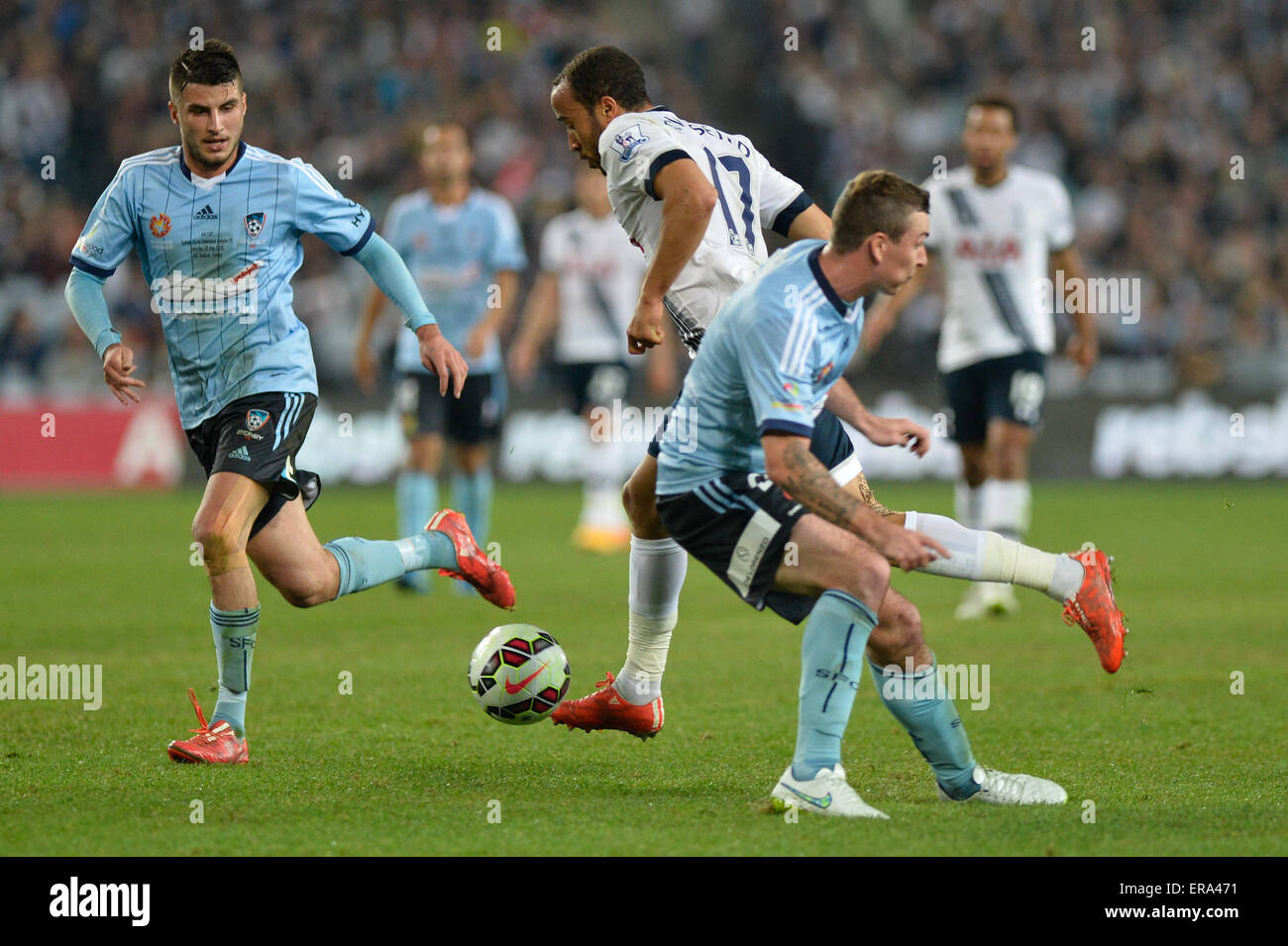 Sydney, Australien. 30. Mai 2015. Tottenham Hotspurs Nachsaison Tour Fußball freundlich. Sydney FC gegen Tottenham Hotspur FC. Sporen Mittelfeldspieler Andros Townsend verwirrt die Sydney-Verteidigung. Spurs gewann das Spiel mit 1: 0. Bildnachweis: Aktion Plus Sport/Alamy Live-Nachrichten Stockfoto