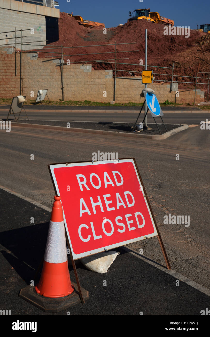 Road Ahead geschlossen Zeichen an Stelle der Bau neuer Straßen. Stockfoto