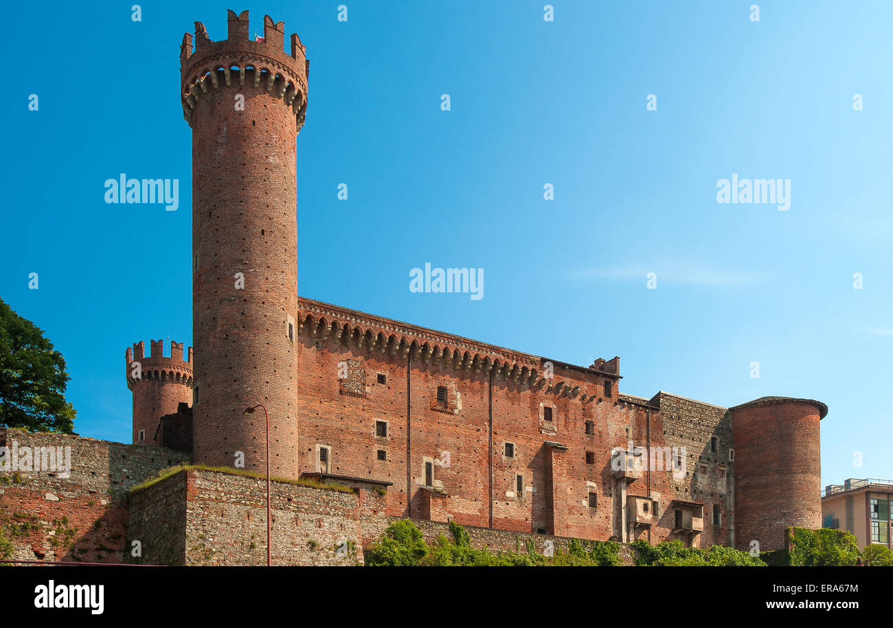 Italien Piemont Canavese Via Francigena Ivrea Schloss des XIV. Jahrhunderts; auch bekannt als das Schloss von den roten Türmen Stockfoto