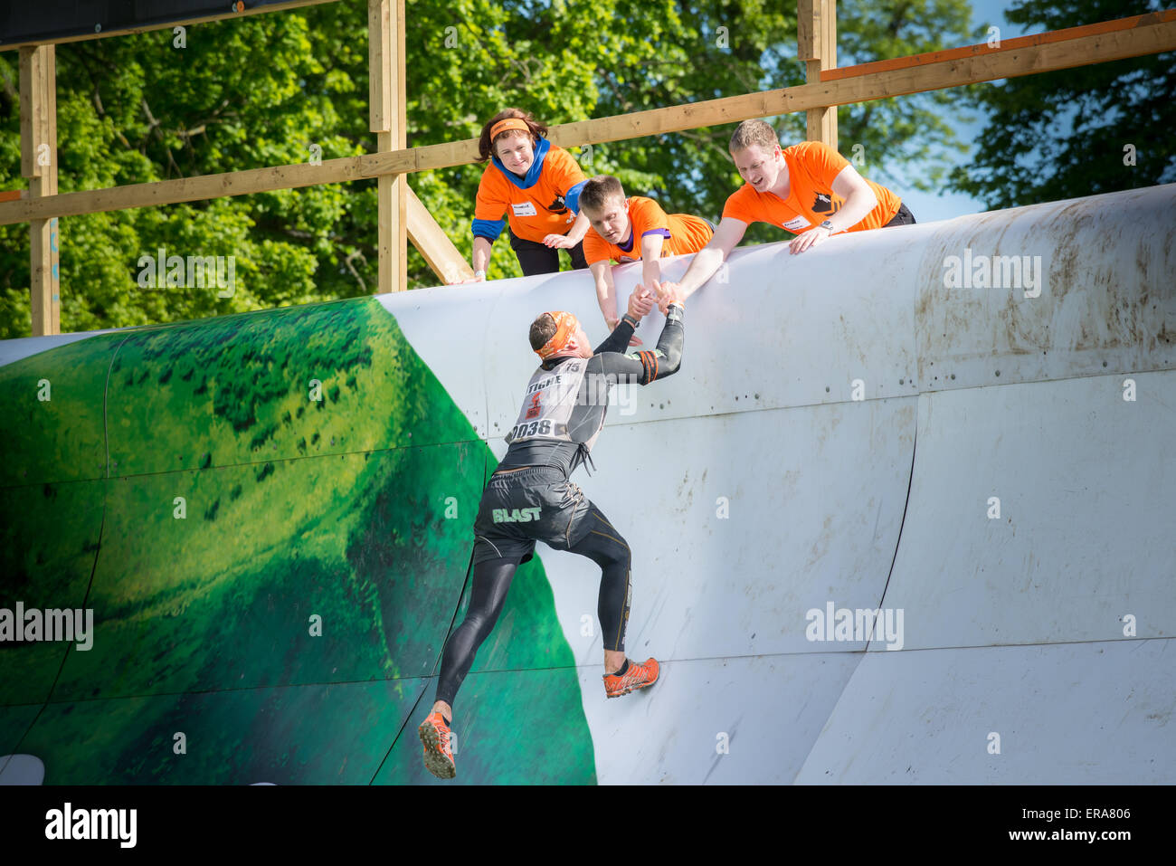 Viel Spaß bei der Midlands Tough Mudder Veranstaltung, Boughton House, Kettering, 31. Mai 2015. Stockfoto