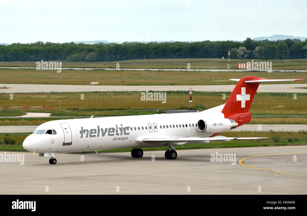 Fokker 70/100 der Helvetic Airways in Ferenc Listz internationalen Flughafen Budapest Ungarn Stockfoto