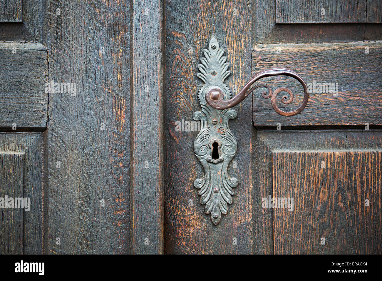 geschlossener Tür, rostig, Zapfen, Bolzen, Schlüssel, Holz, alt, Schloss,  groß, große Stockfotografie - Alamy