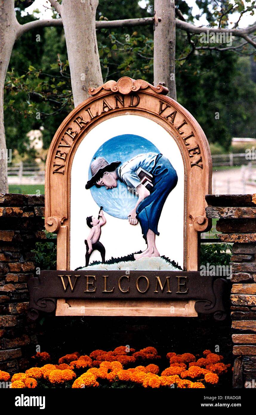 29. Mai 2015 - Michael Jacksons Neverland-Ranch zu verkaufen mit einem Preisschild von $100 Mio. gestiegen ist. Santa Barbara war einst die Heimat von Zoo, einen Freizeitpark und eine eigene Feuerwache. Im Bild: 1995 - Michael Jackson W/Frau Presley gehostet der Weltgipfel der Kinder für die 50. Anniv. Der Vereinten Nationen auf ihrer Neverland Valley Ranch. (Kredit-Bild: © Globe Photos/ZUMAPRESS.com) Stockfoto