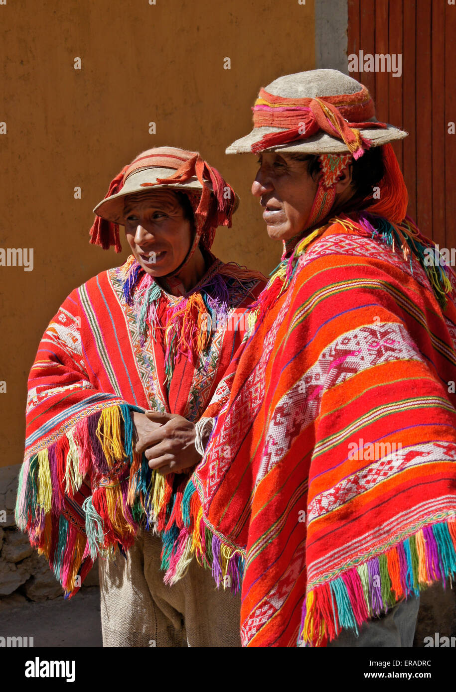Quechua indische Männer in traditioneller Kleidung, Patacancha, Peru Stockfoto