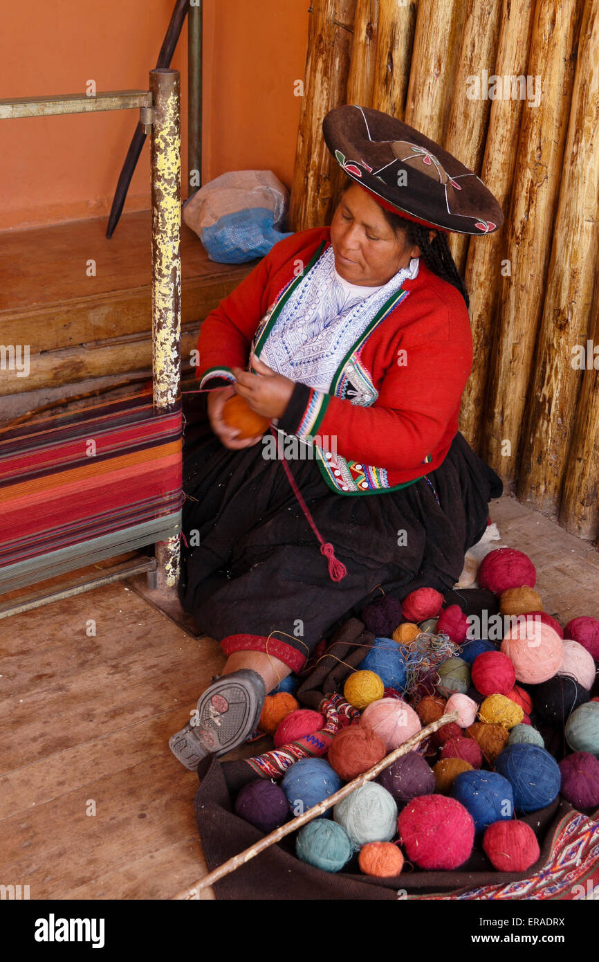 Quechua-Indianerin, Weberei, Chinchero, Peru Stockfoto