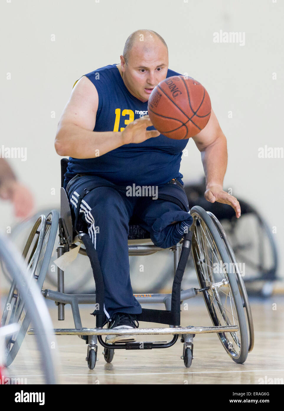 Sofia, Bulgarien - 16. Mai 2015: Körperlich behinderte Menschen Basketball in der Sofia-Cup-Turnier spielen. Match zwischen S Stockfoto