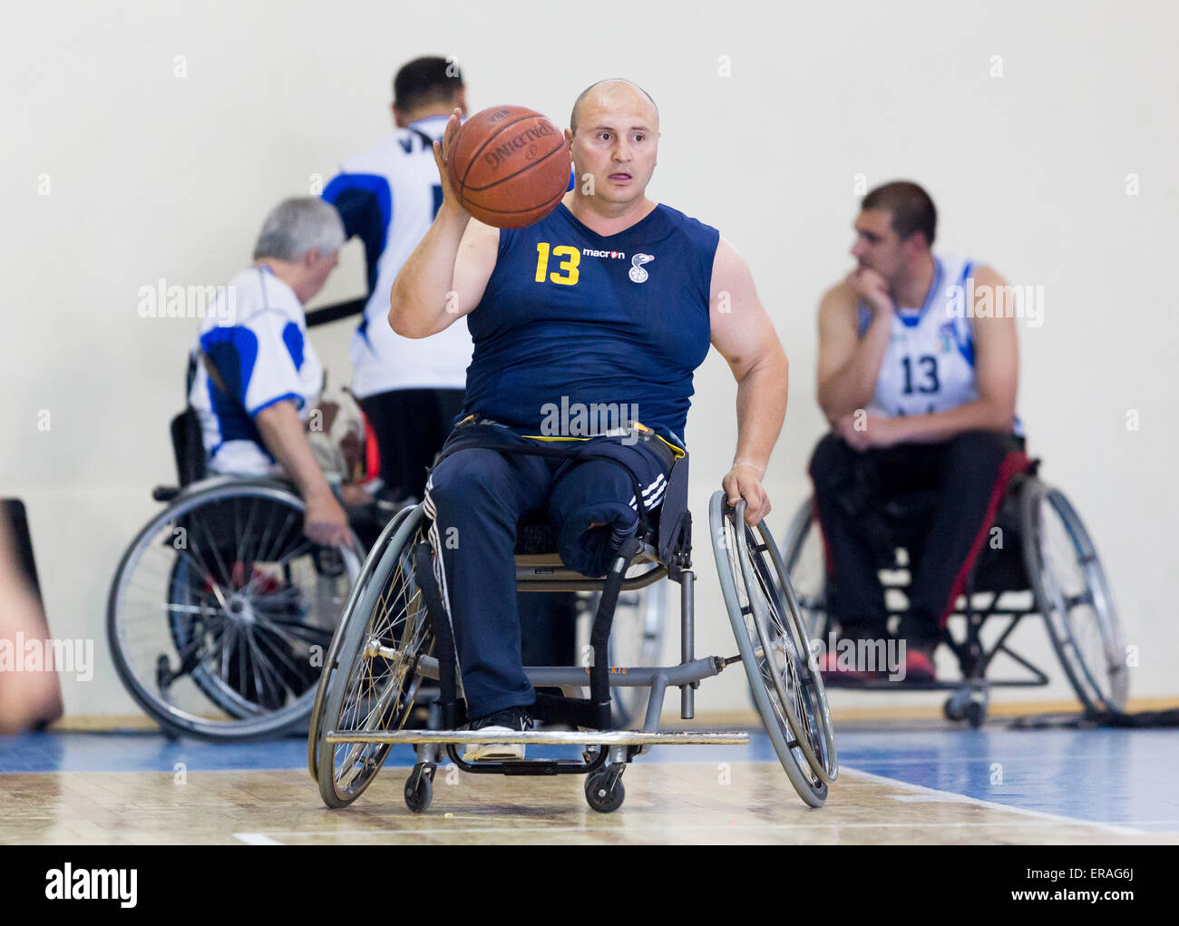 Sofia, Bulgarien - 16. Mai 2015: Körperlich behinderte Menschen Basketball in der Sofia-Cup-Turnier spielen. Match zwischen S Stockfoto