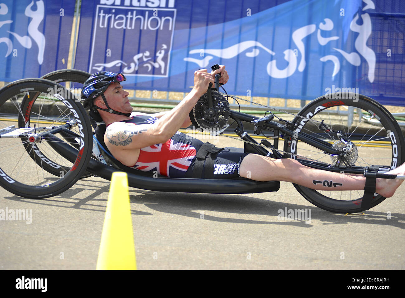 London, UK. 30. Mai 2015. Phil Hogg (GBR) aus der Wechselzone Radfahren, während die Männer PT1 Paratriathlon beim Vitality World Triathlon, London. Hogg gewann Bronze mit einer Zeit von 01:04:18. Bildnachweis: Michael Preston/Alamy Live-Nachrichten Stockfoto