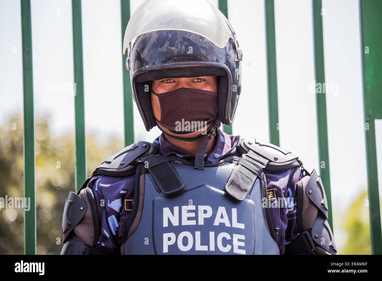 Nepal Polizei gekleidet in Kampfmontur in Kathmandu, Nepal Stockfoto