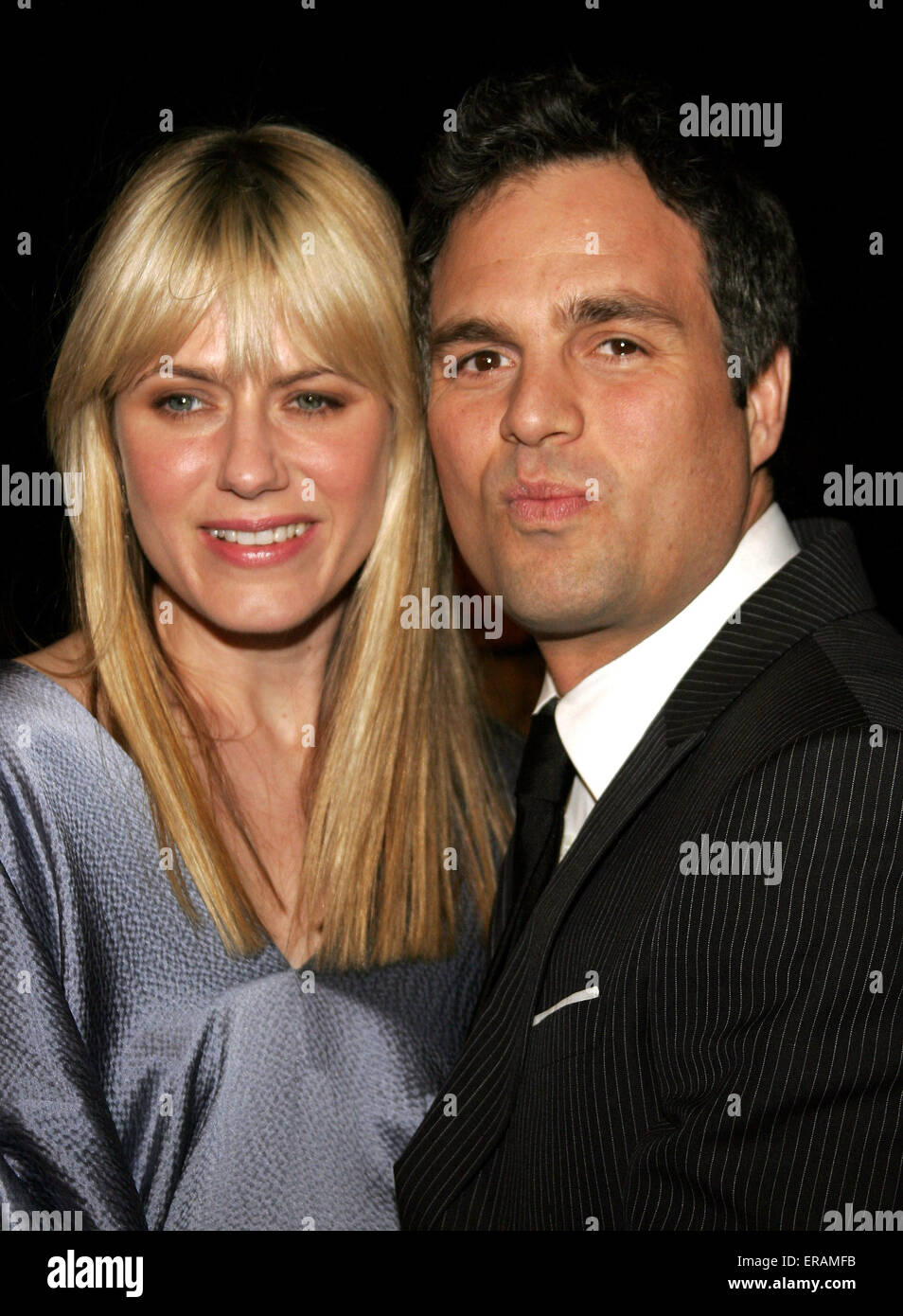 Mark Ruffalo und Frau Sunrise Coigney besuchen der Los-Angeles-Premiere von 'Zodiac' statt in den Paramount-Studios Bilder. Stockfoto