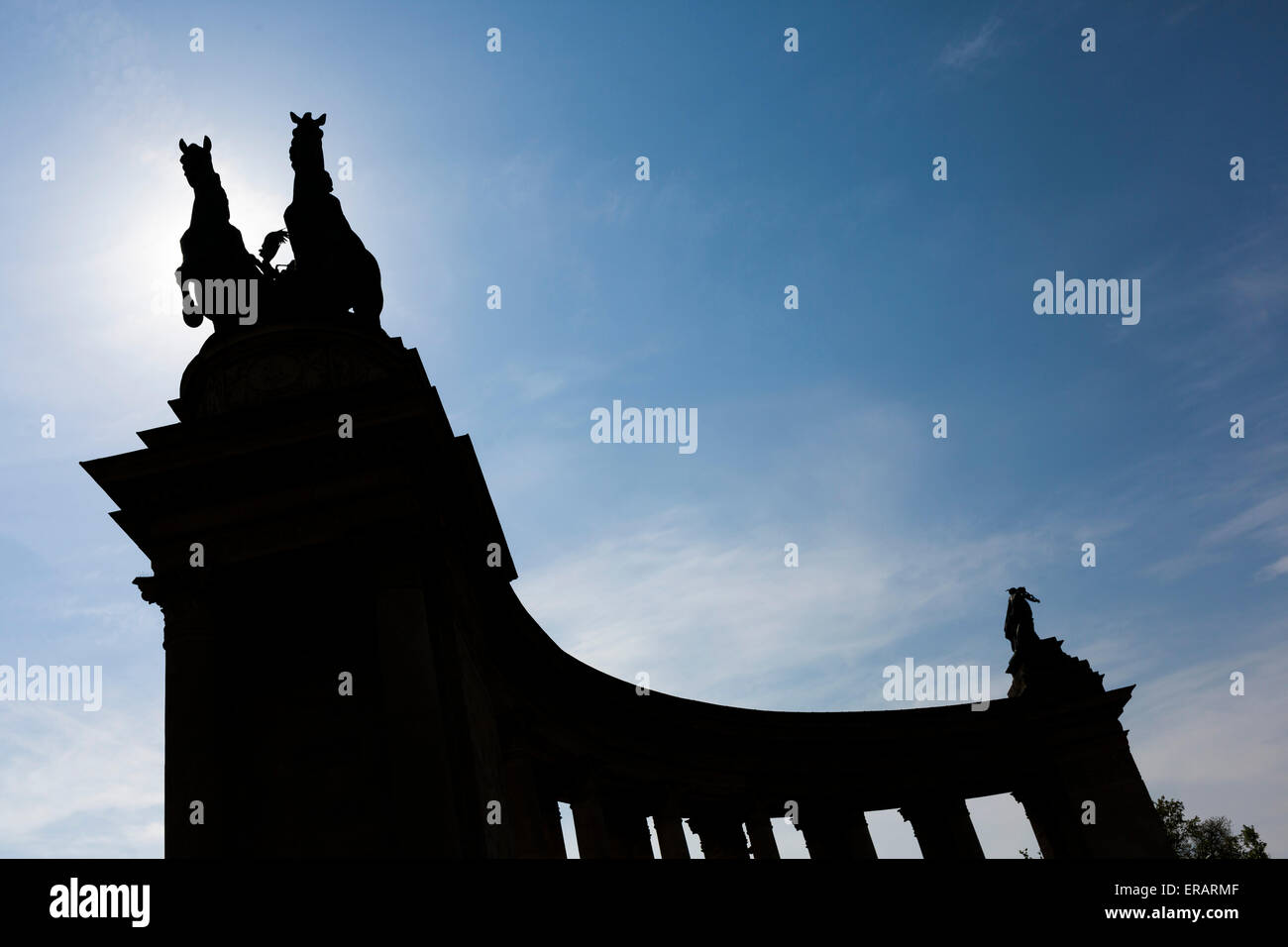 Silhouette des Platzes Held in Budapest, Ungarn. Stockfoto