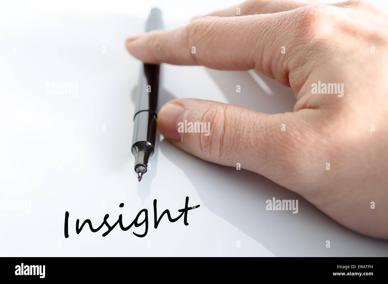 Stift in der Hand isoliert auf weißem Hintergrund Insight Concept Stockfoto