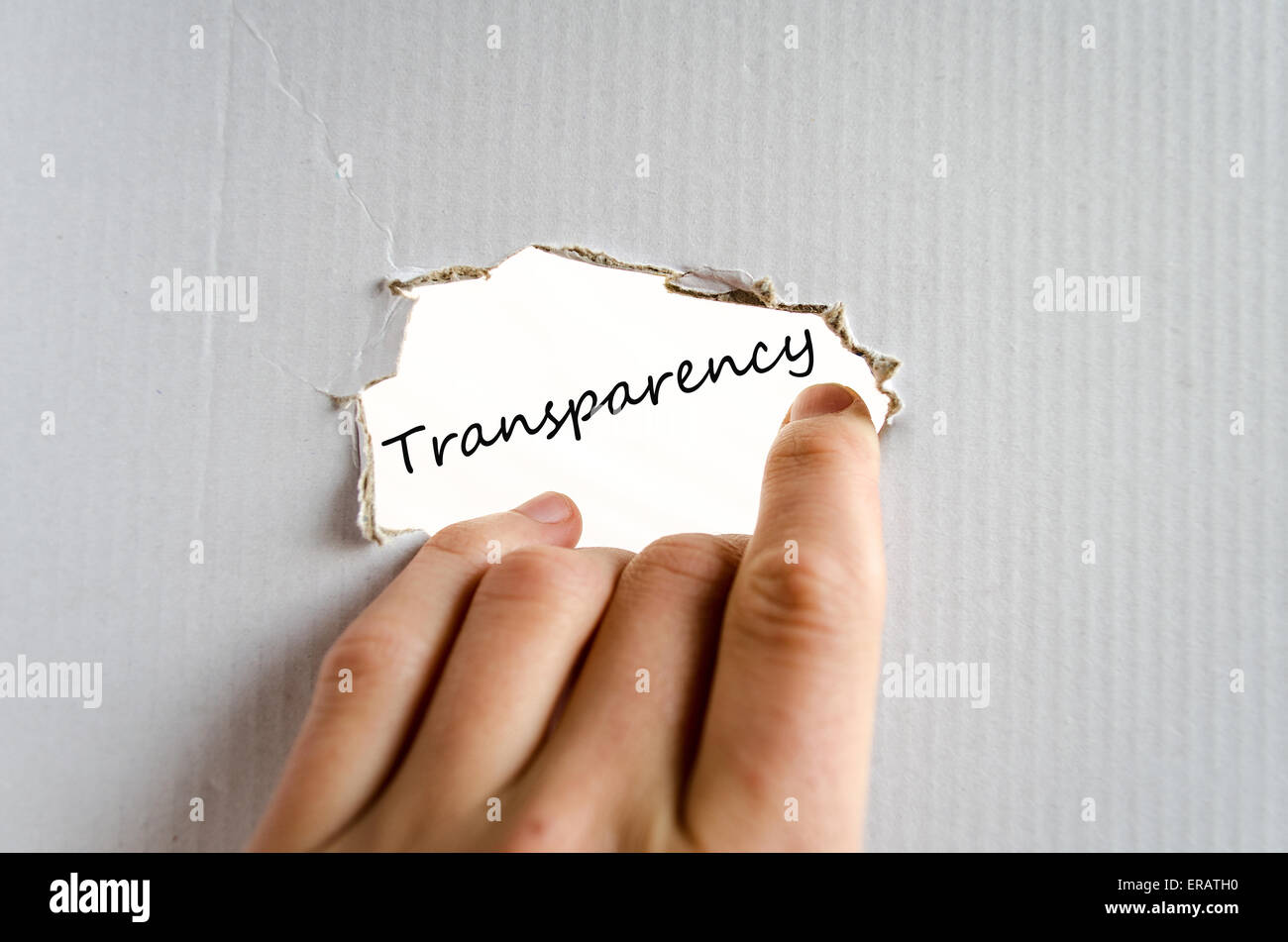 Hand und Text auf dem Karton Hintergrund Transparenz Stockfoto