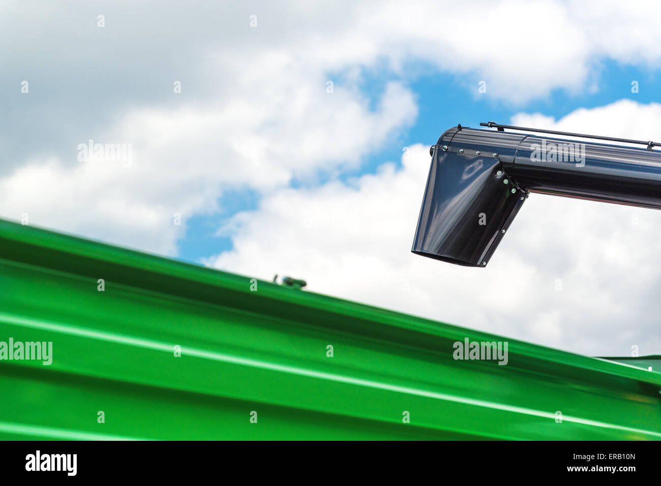 Landwirtschaftlichen Combine Harvester Augur Entlader bereit für Getreide Abladen Stockfoto