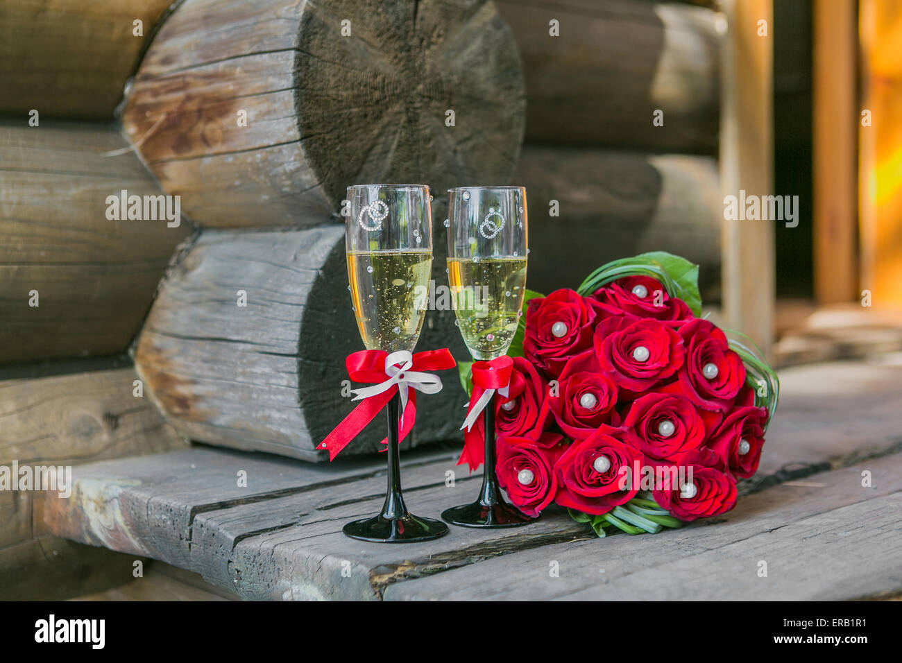 Hochzeit Bouquete und Gläser Champagner Stockfoto