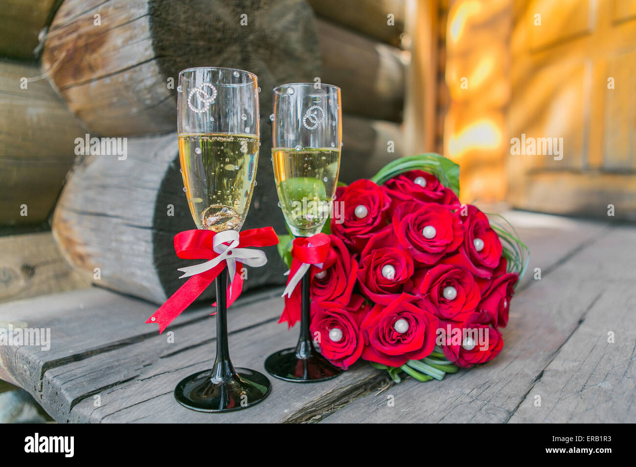 Hochzeit Bouquete und Gläser Champagner Stockfoto