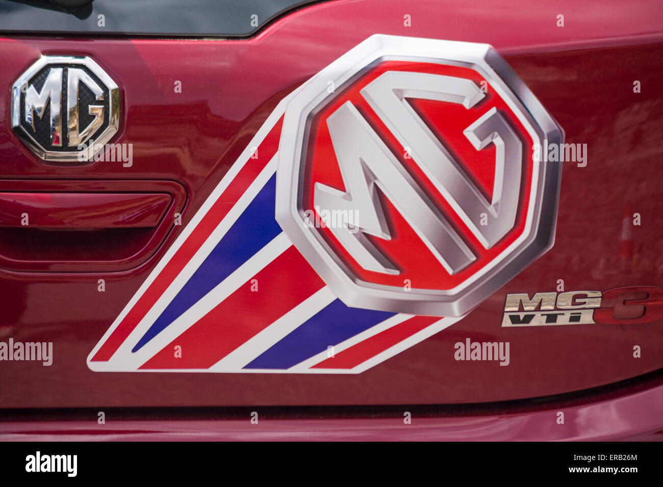 MG-Abzeichen Logo auf Seite der MG VTi Super Mini Auto Stockfoto