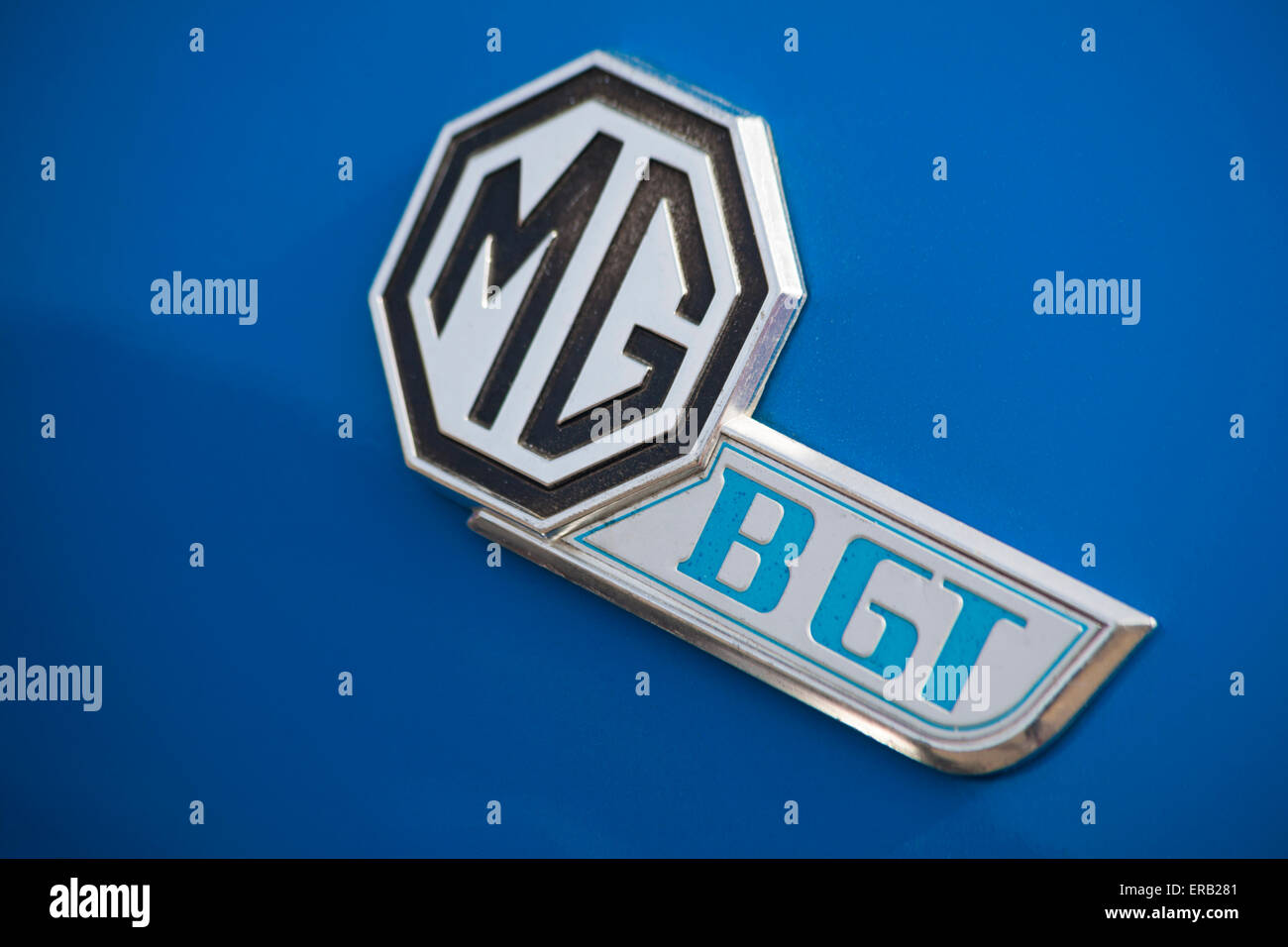 MG BGT-Logo-Emblem auf MG BGT-Sportwagen Stockfoto