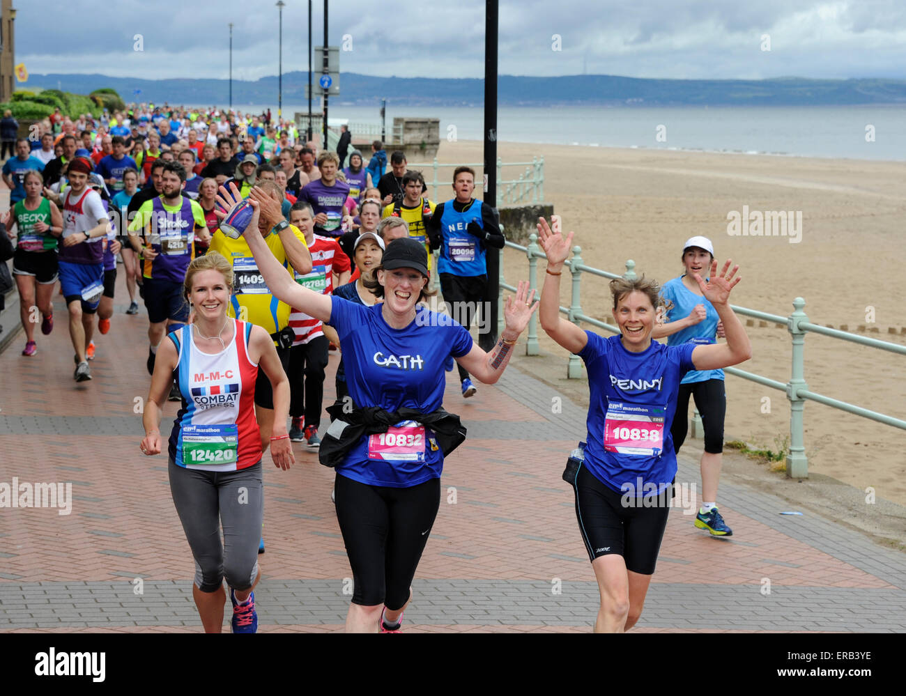 Edinburgh, UK. 31. Mai 2015. Portobello Strandpromenade, Schottland. Jetzt im 13. Jahr findet diese beliebte und immer größer werdende Marathon-Festival statt in Schottlands Hauptstadt Edinburgh Castle als Kulisse. Weiter geht es durch East Lothian. Edinburgh Marathon gesellte Elite Straßenrennen der Welt im Jahr 2012 wird der erste Marathon in Schottland offiziell von der IAAF Leichtathletik Dachverband anerkannt werden. Die IAAF Bronze Label stellt das Rennen unter den Top 75 in der Welt, so dass es ein ganz wichtiges Element des Sportjahres für Läufer. Stockfoto
