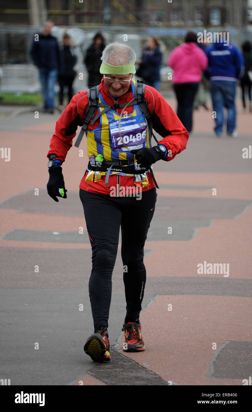 Edinburgh, UK. 31. Mai 2015. Portobello Strandpromenade, Schottland. Jetzt im 13. Jahr findet diese beliebte und immer größer werdende Marathon-Festival statt in Schottlands Hauptstadt Edinburgh Castle als Kulisse. Weiter geht es durch East Lothian. Edinburgh Marathon gesellte Elite Straßenrennen der Welt im Jahr 2012 wird der erste Marathon in Schottland offiziell von der IAAF Leichtathletik Dachverband anerkannt werden. Die IAAF Bronze Label stellt das Rennen unter den Top 75 in der Welt, so dass es ein ganz wichtiges Element des Sportjahres für Läufer. Stockfoto