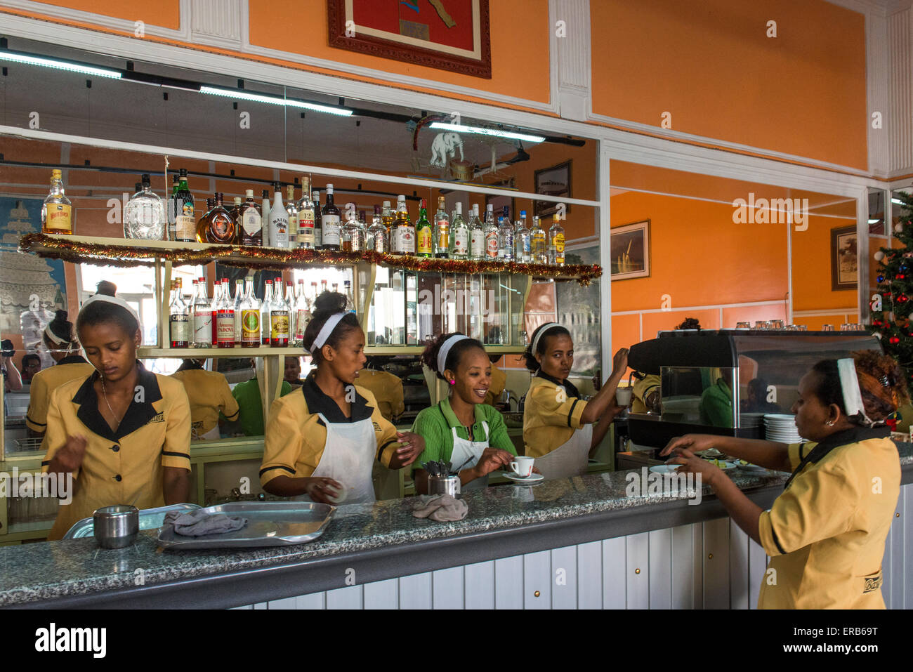 Kellnerinnen In einem Cafe, Asmara Stockfoto