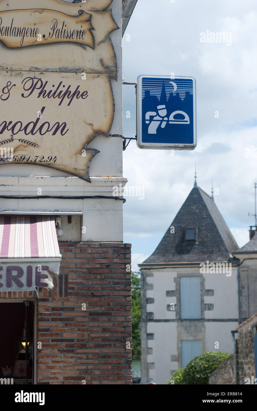 Typisch französischen Boulangerie Patisserie am Hafen d'Envaux Charente Maritime, Frankreich Stockfoto