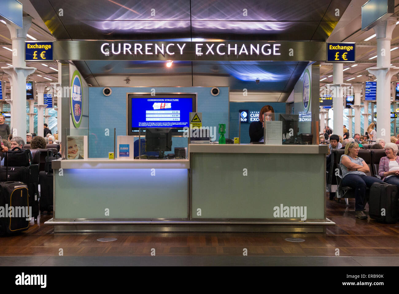 Eis bureau de change - International Currency Exchange - in der Abflughalle Eurostar Bahnhof St. Pancras International London UK Stockfoto