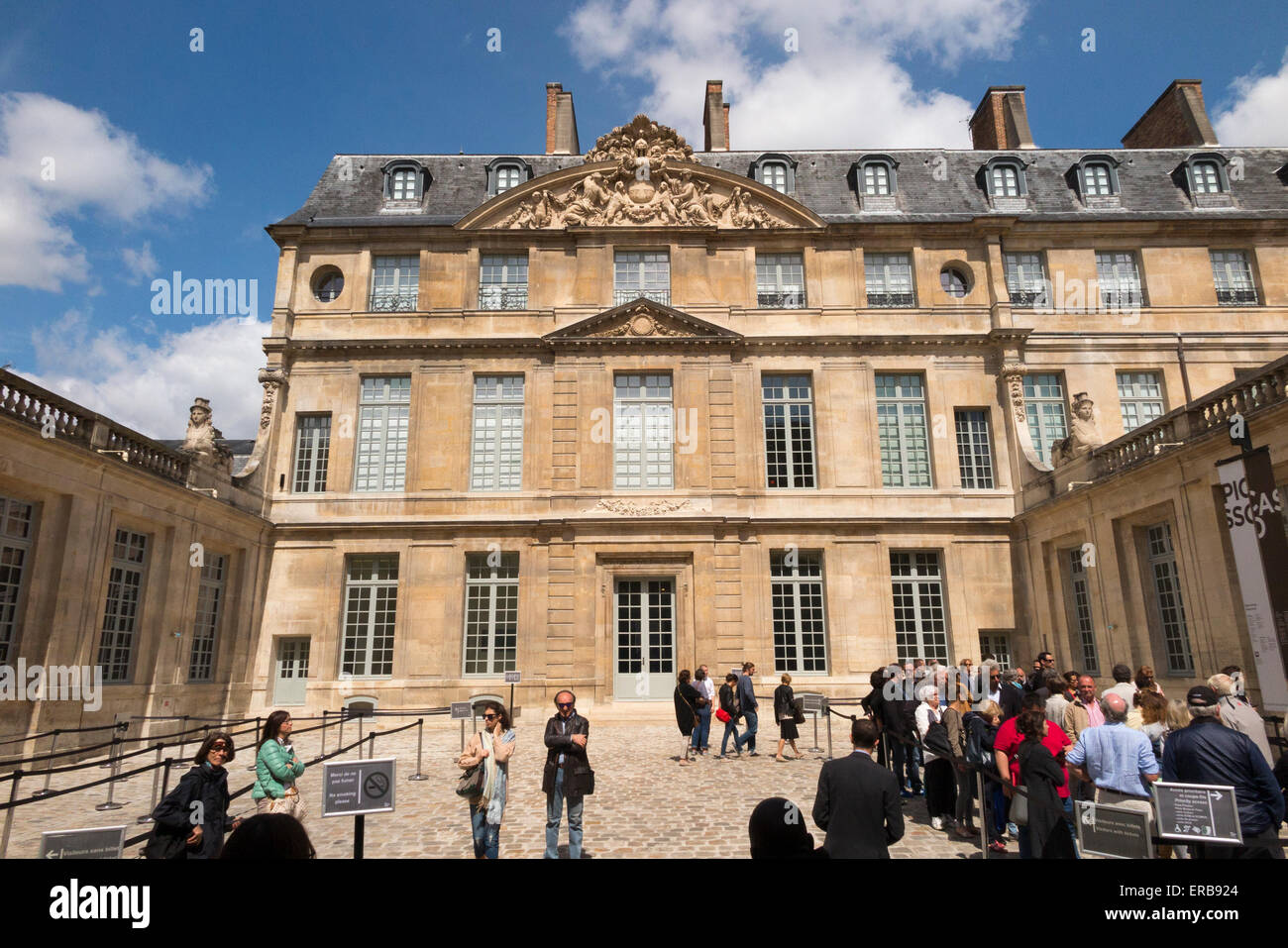 Außen vor der Fassade des Musée National Picasso Paris Museum / Musée. Paris, Frankreich. Stockfoto