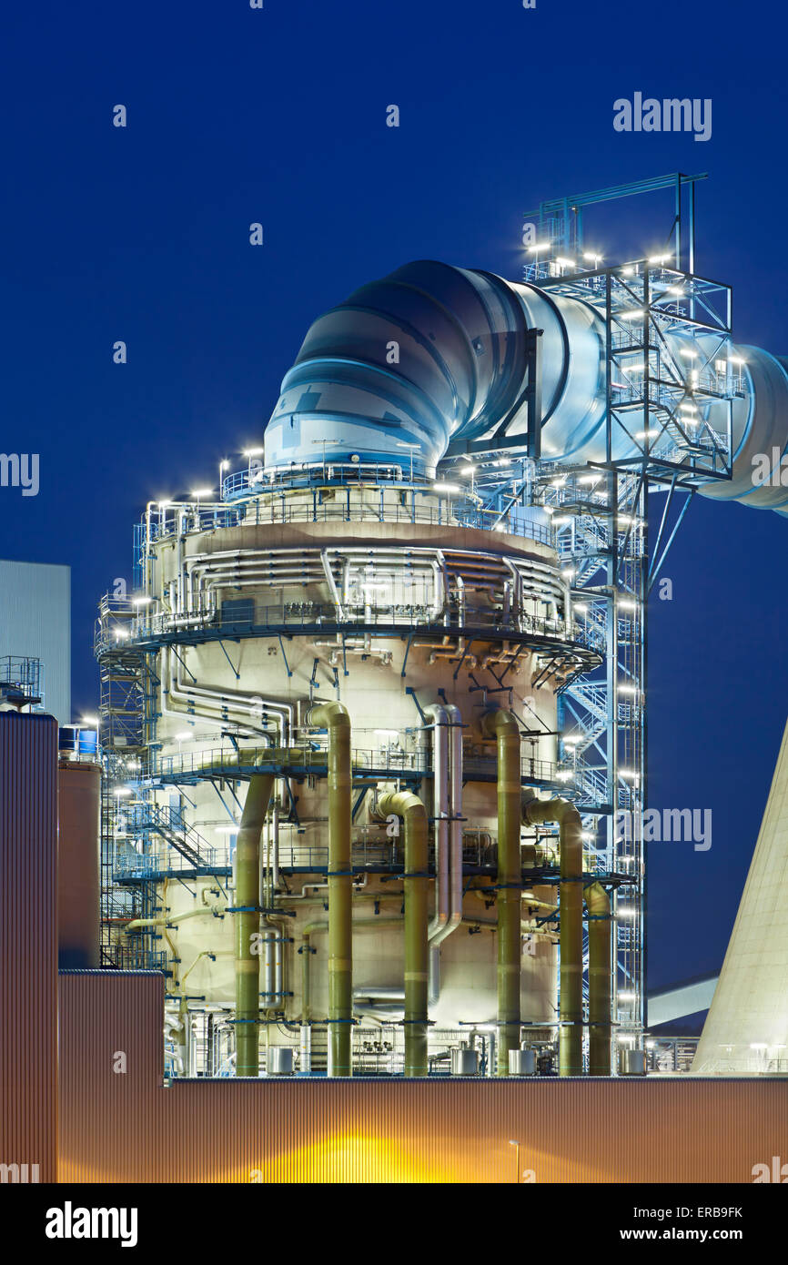 Rauchgas Entschwefelung-Anlage in einem modernen Braunkohle-Kraftwerk. Stockfoto