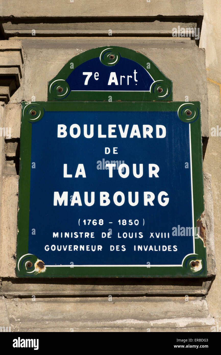 Pariser Straßenschild mit Schriftzug auf Französisch - Boulevard de la Tour Maubourg 7. Arrondissement, Paris, Frankreich Stockfoto