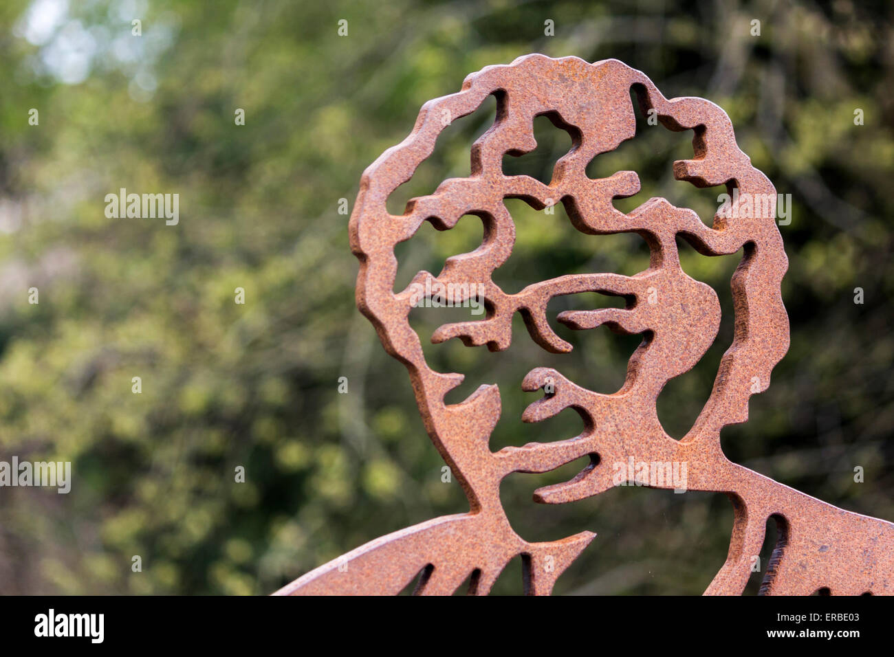Schuss in den Kopf einer "Porträt-Bank" aus Gusseisen Figur Skulptur von Jean Mundell MBE - Gründer der Food-Train Nächstenliebe, errichtet in t Stockfoto