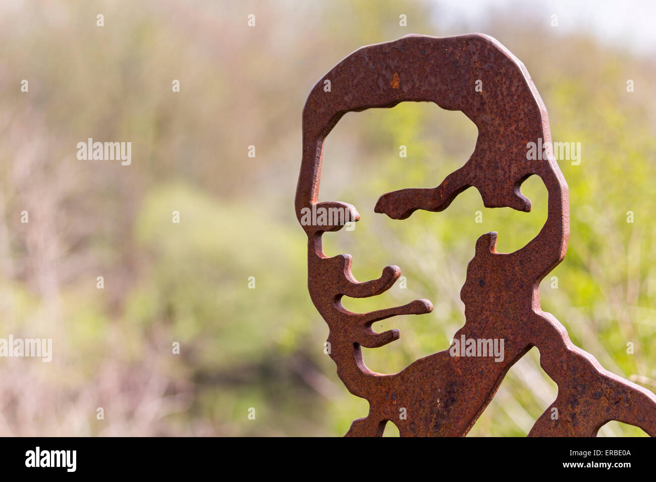 Kopfschuss einer "Porträt-Bank" aus Gusseisen Figur Skulptur von Kirkpatrick Macmillan - oft zitiert als der Erfinder des Fahrrads Stockfoto