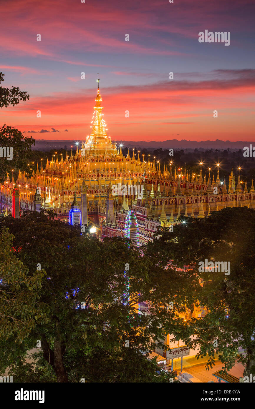 Thanboddhay Tempel in Monywa Myanmar bei Sonnenaufgang Stockfoto