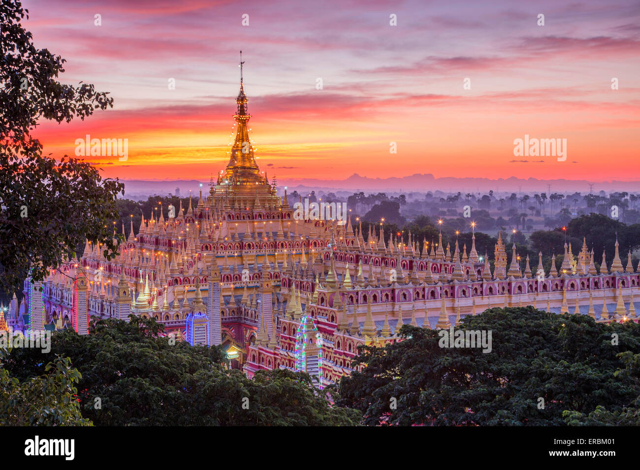 Thanboddhay Tempel in Monywa Myanmar bei Sonnenaufgang Stockfoto