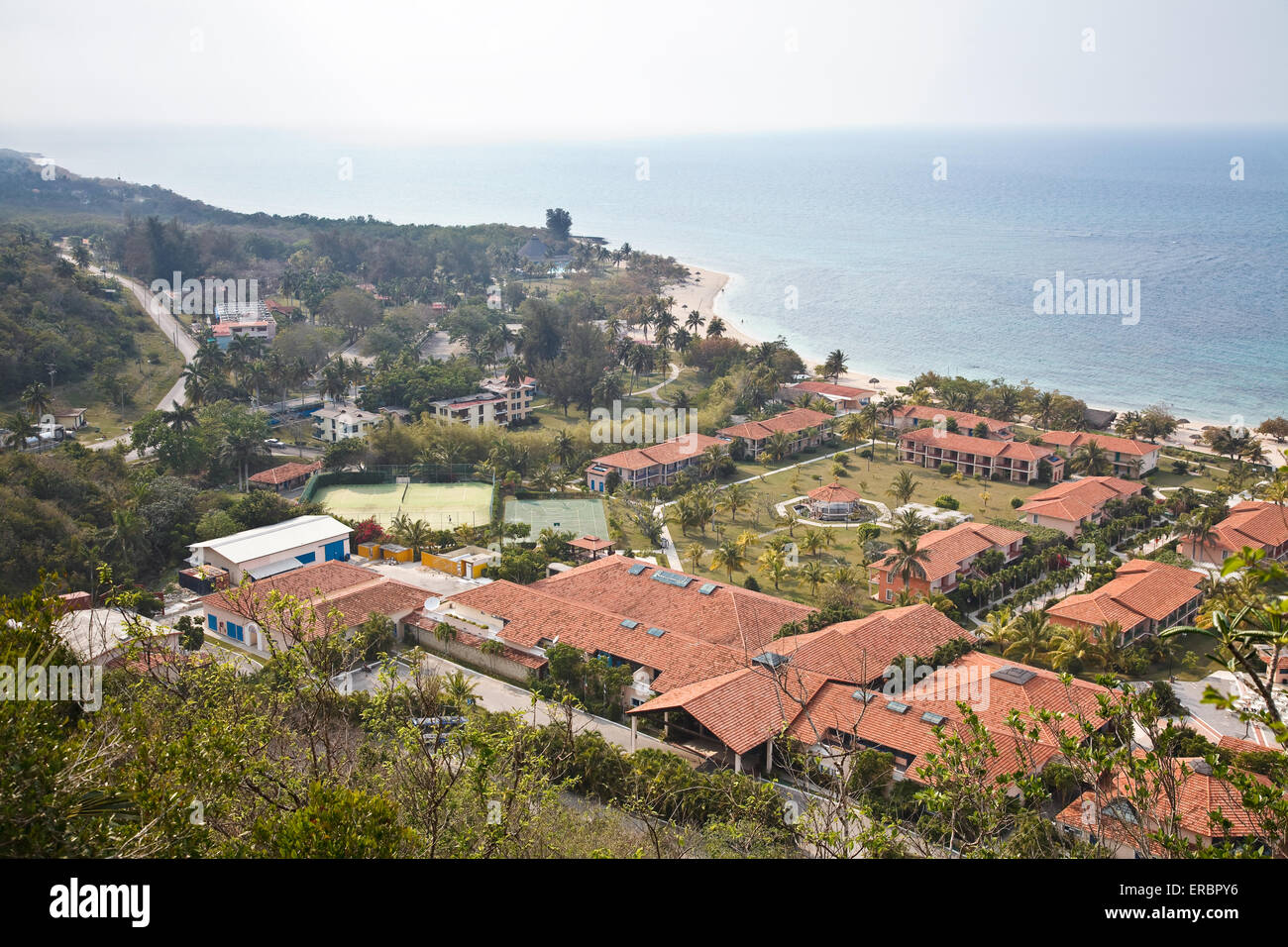 Blick auf das karibische tropical Resort von der Spitze des Hügels Stockfoto