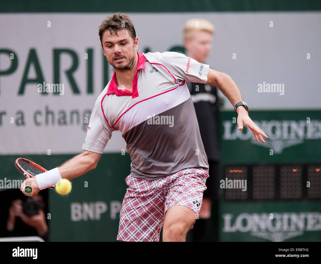 Roland Garros, Paris, Frankreich. 31. Mai 2015. Stan Wawrinka der Schweiz in Aktion während seine Männer-Einzel-Match gegen Gilles Simon von Frankreich am Tag acht 2015 French Open in Roland Garros am 31. Mai 2015 in Paris, Frankreich. Bildnachweis: Aktion Plus Sport/Alamy Live-Nachrichten Stockfoto