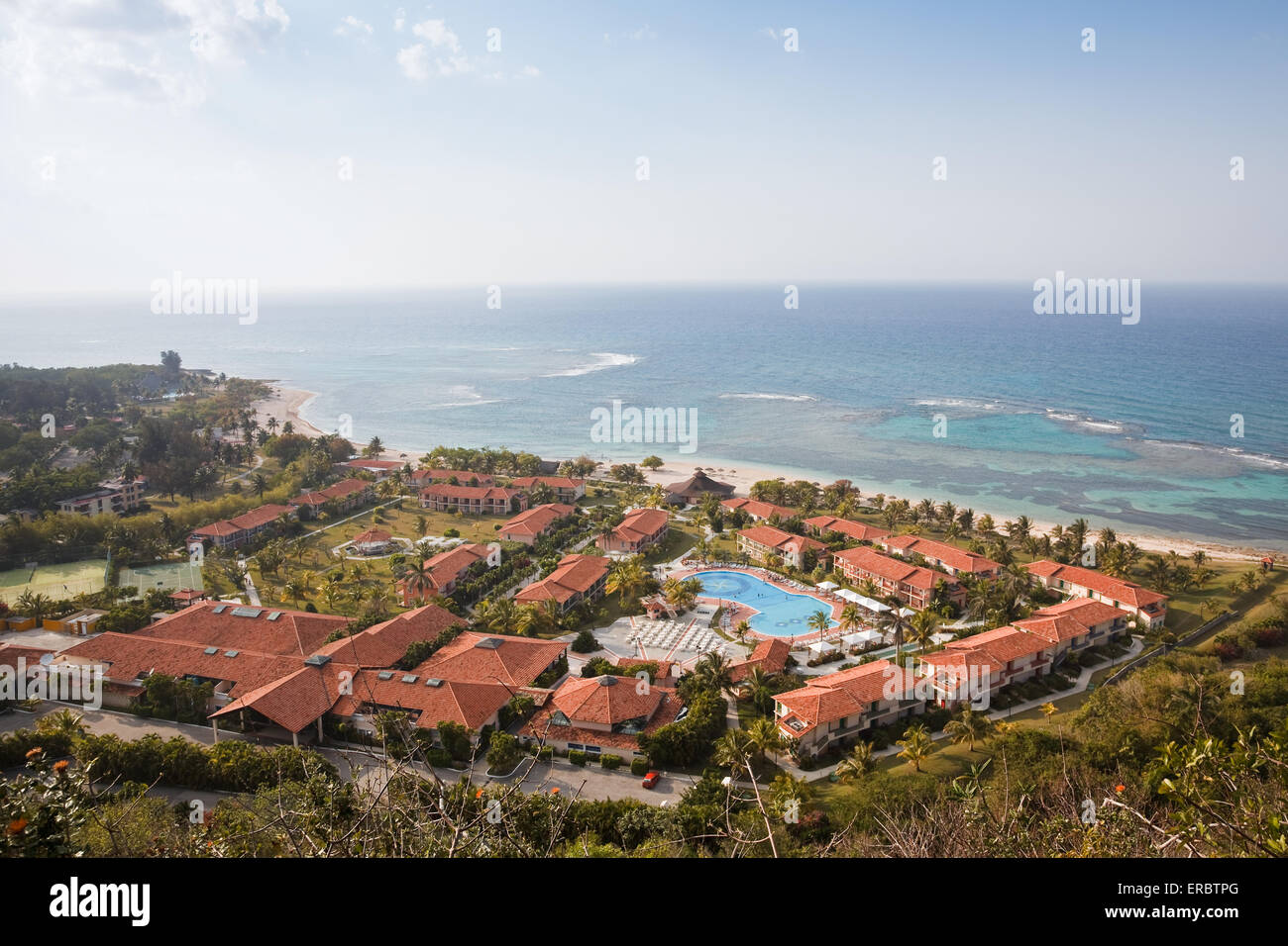 Blick auf das karibische tropical Resort von der Spitze des Hügels Stockfoto
