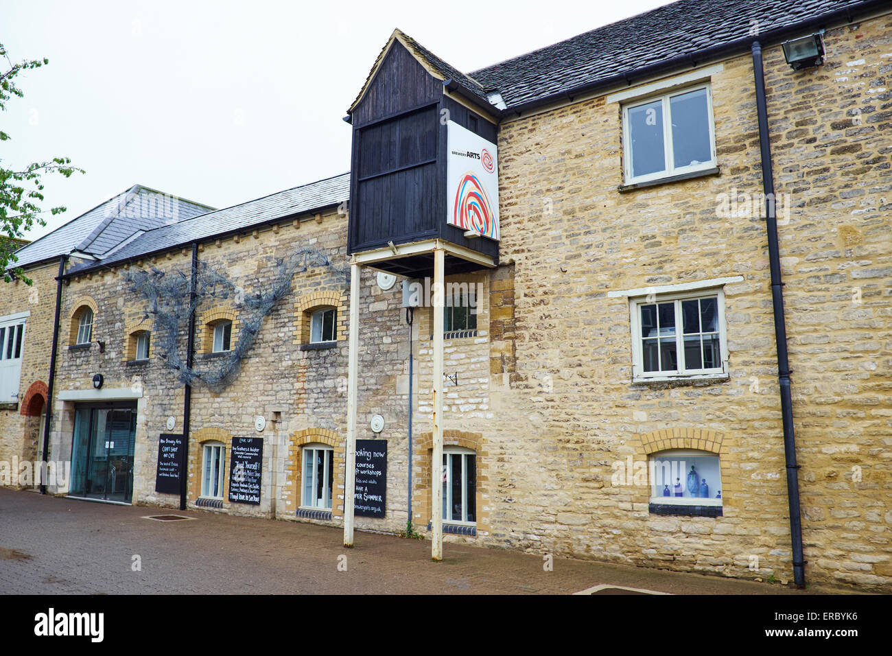Neue Brauerei Arts, Brauerei Court Cirencester Gloucestershire UK Stockfoto