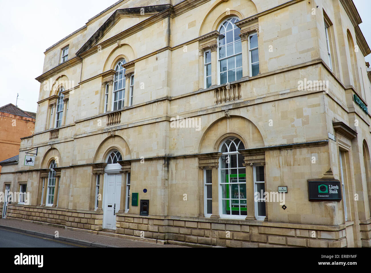 Lloyds Bank einmal das Haus eines wohlhabenden Wolle Kaufmann Castle Street Cirencester Gloucestershire UK Stockfoto