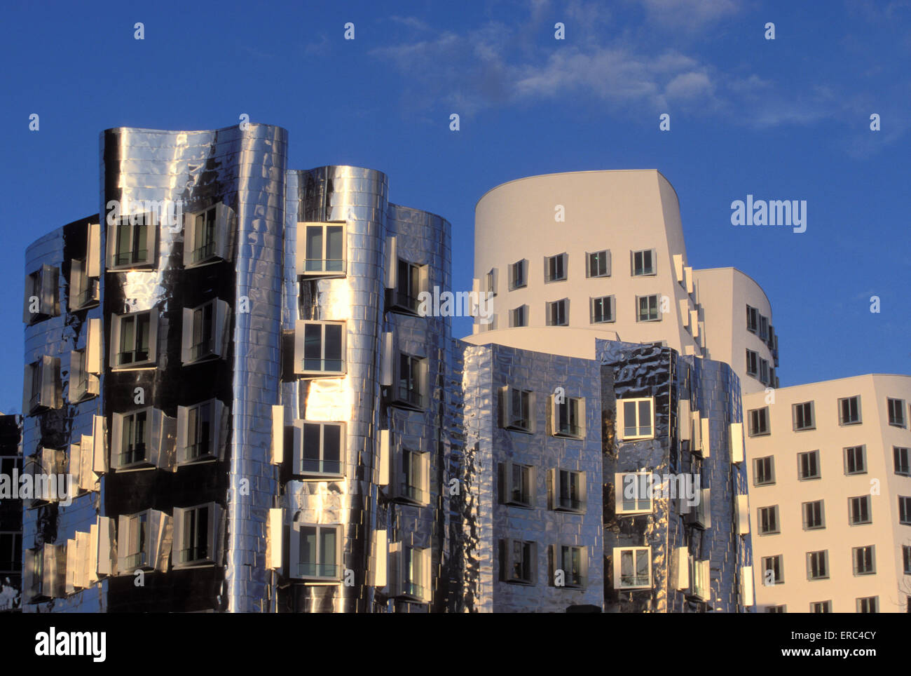 Europa, Deutschland, Düsseldorf, neuer Zollhof im Medienhafen, Architekt Frank O.Gehry.  Europa, Deutschland, Düsseldorf, Stockfoto