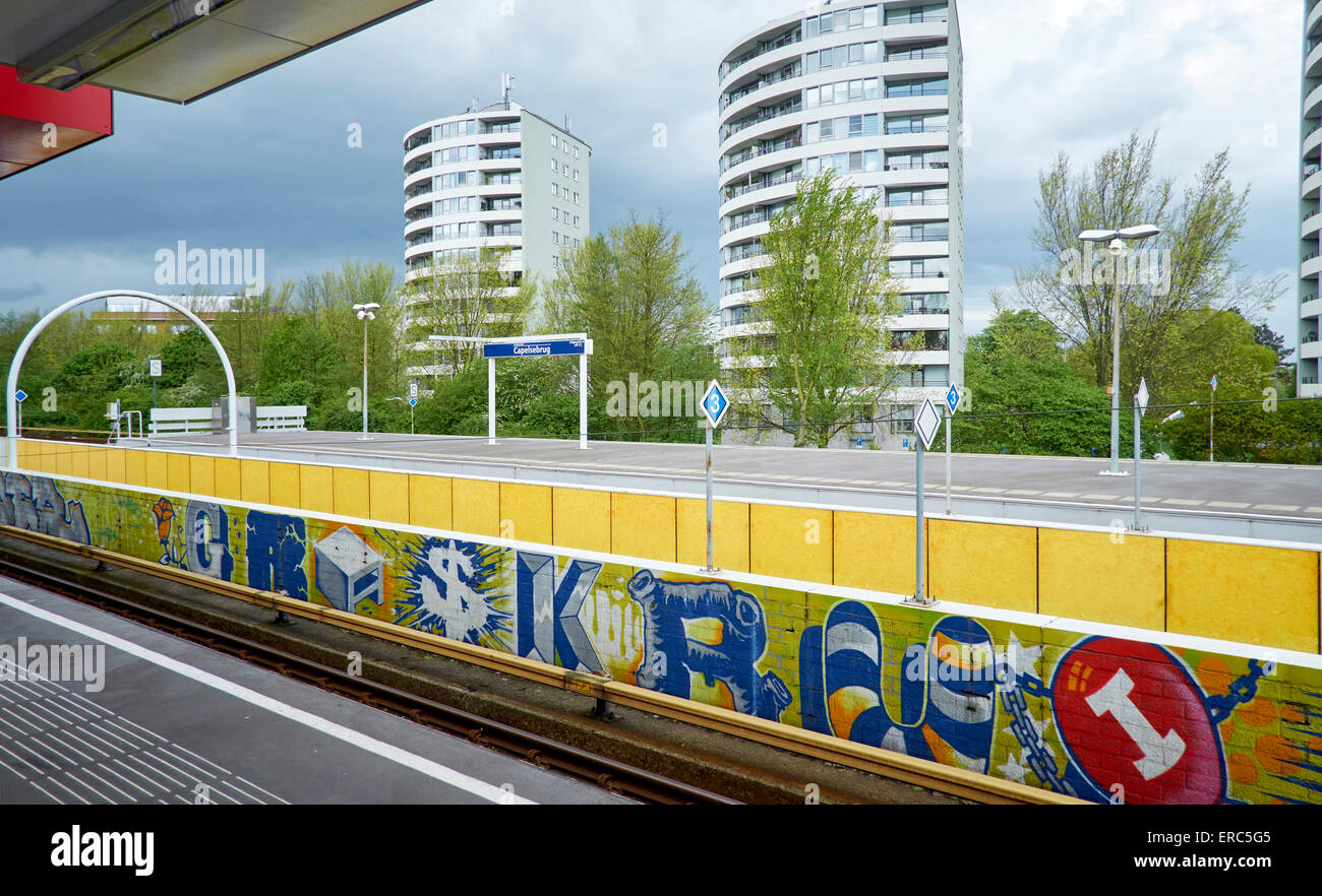 Graffiti auf der Strecke der u-Bahn station Capelsebrug in der Nähe von Rotterdam, Niederlande Stockfoto