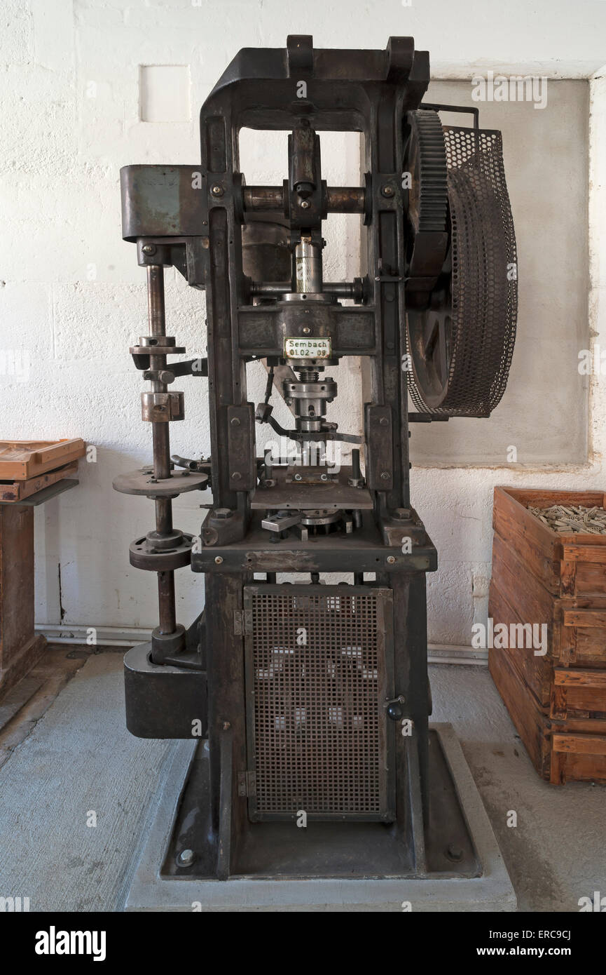 Halbautomatische Exzenterpresse, arbeiten von 1935 bis 1960, heute Industriemuseum Lauf ein der Pegnitz, Mittelfranken Stockfoto